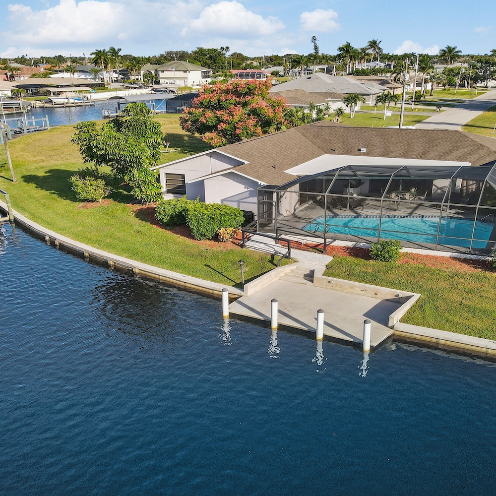 Belle Paradise heated Pool boating Oasis of calm in Cape Coral, United States