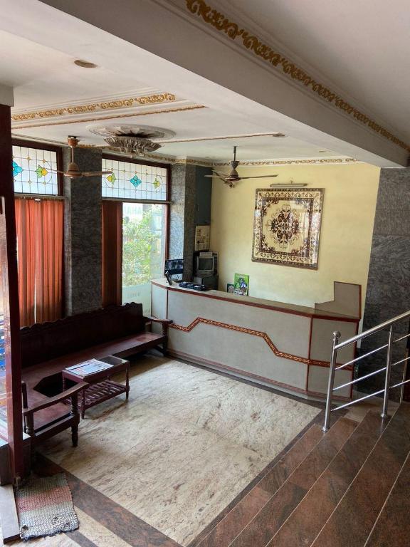 Hotel New West Tower — hotel near Madurai Airport