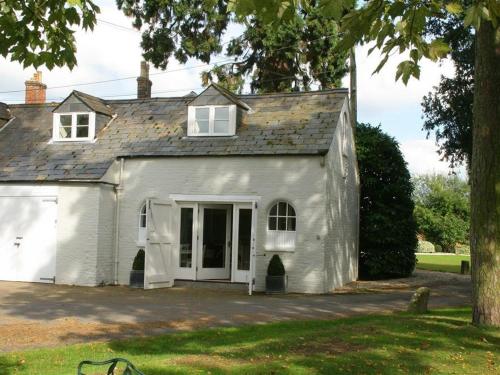 Comedy Cottage Malmesbury — 5-Star Luxury Hotel in Swindon, United Kingdom