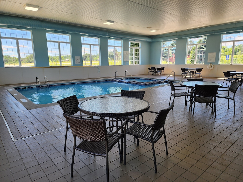 Holiday Inn Express Hotel & Suites Cadillac by IHG - photo 18