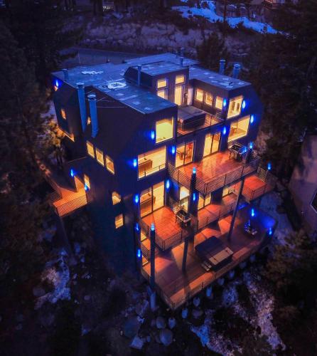 Luxe 15 Blue Diamond Vip Lake Tahoe Hot Tub Pool Game Room — South Lake Tahoe