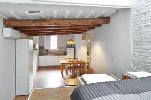 Barcelona Mercaders Apartments — 4-Star Luxury Hotel in Barcelona, Spain