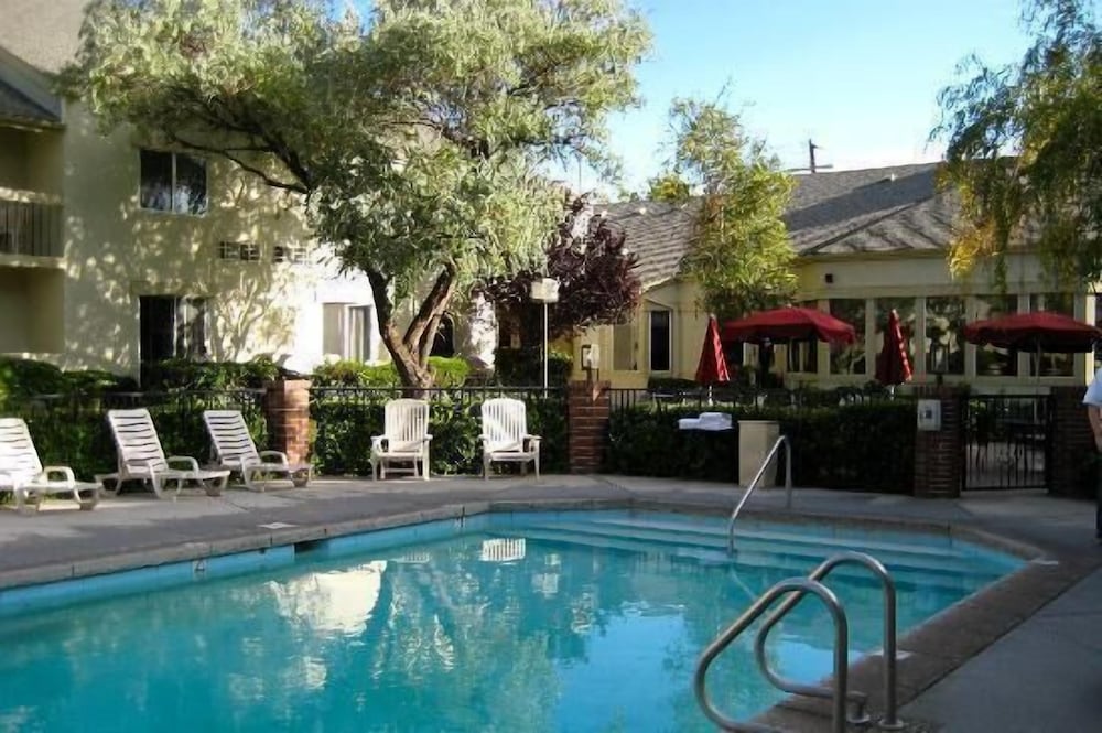 Quality Inn & Suites Albuquerque Midtown University Area - photo 21
