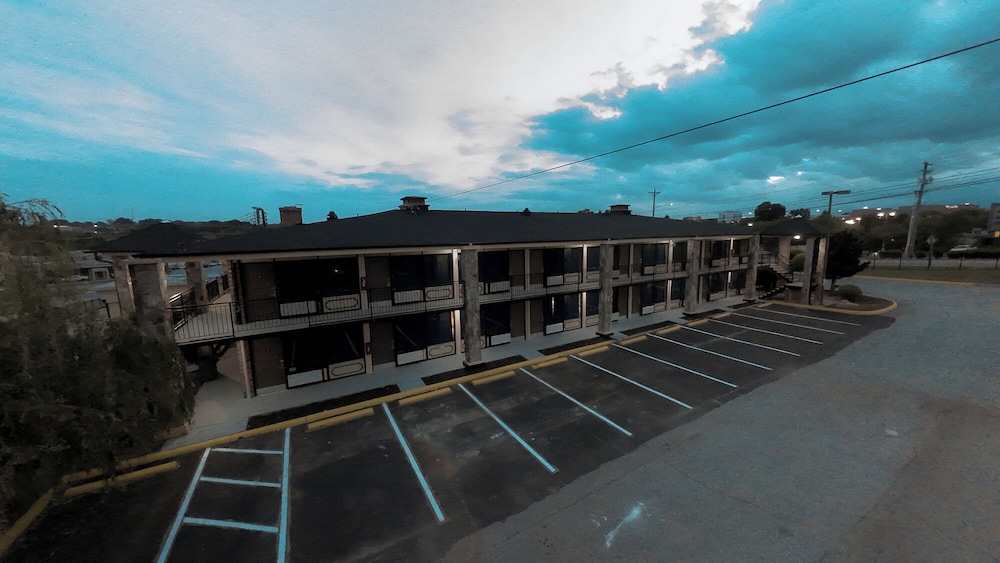 Riverside Inn & Suites by OYO Danville Ceaser Casino - photo 47