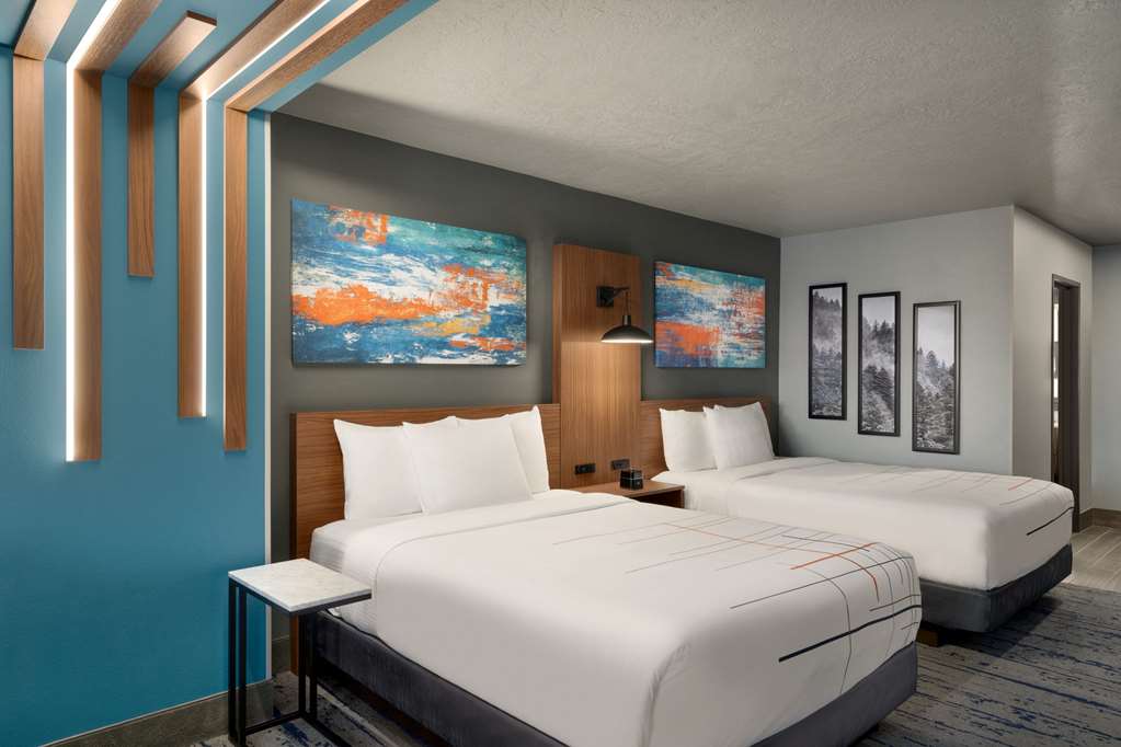 La Quinta Inn & Suites by Wyndham Springfield - photo 37