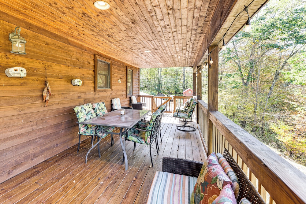 3 Mi to Snowshoe Resort Cabin with Hot Tub - photo 26