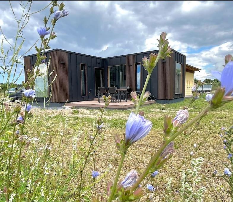 Ferienhaus Flora — hotel in Altefaehr