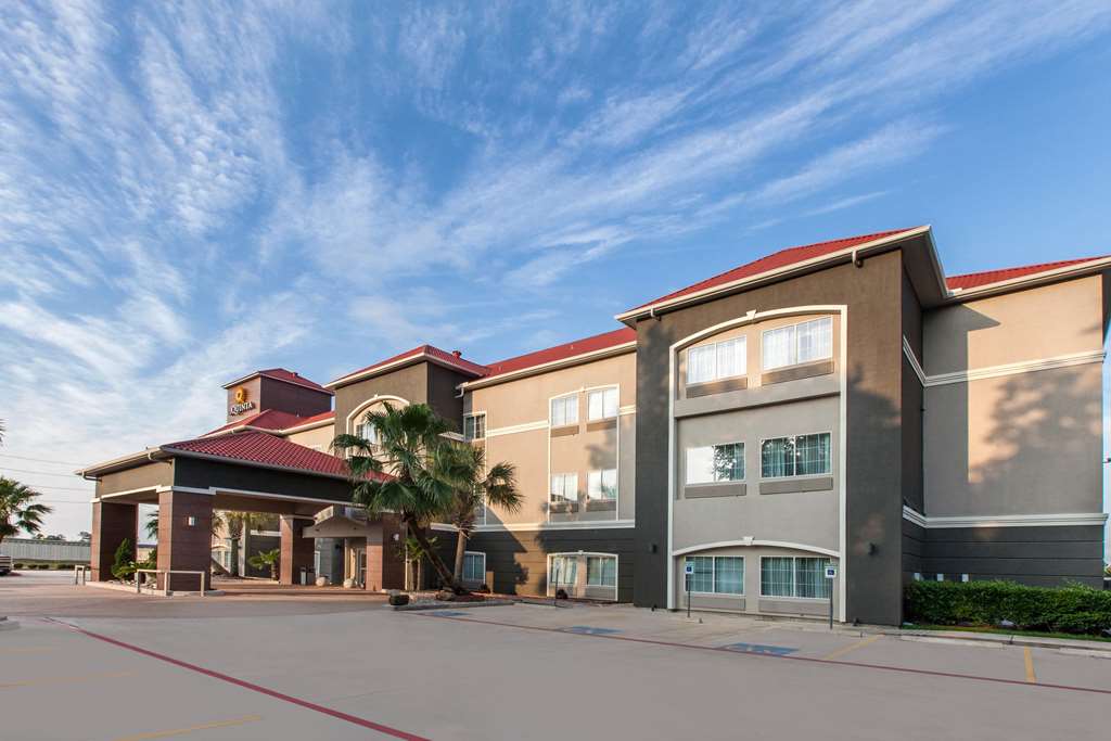 La Quinta Inn & Suites by Wyndham Houston New Caney - featured photo