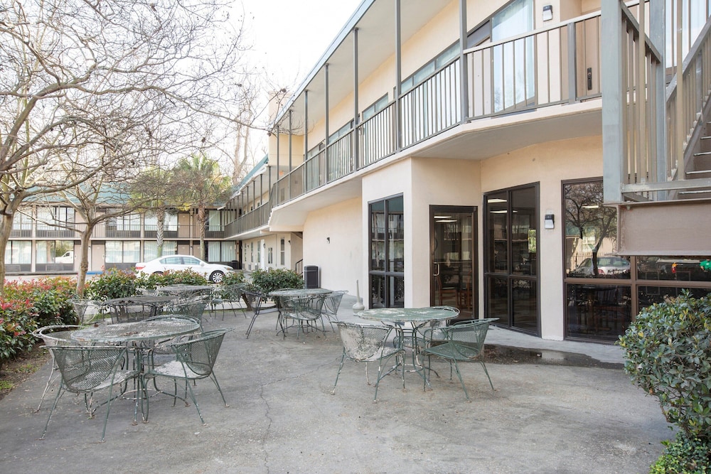 Port Allen Inn - photo 10