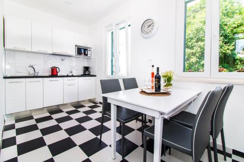 Apartman Nella — 4-Star Luxury Hotel in Split, Croatia