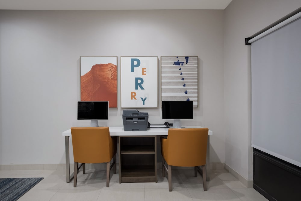 Holiday Inn Express Hotel & Suites PERRY by IHG - photo 54