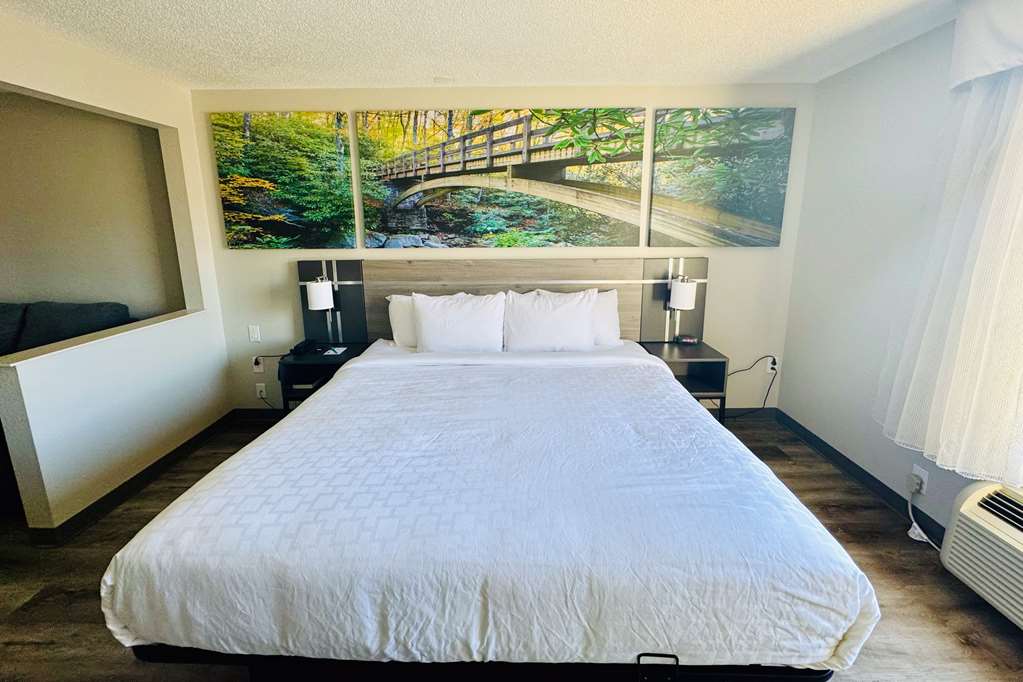 Clarion Pointe Albemarle - photo 32