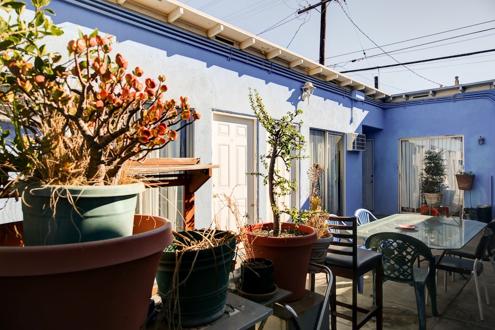 Pavilions Motel - featured photo