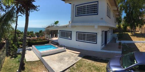 Casa de playa Shangrilá — 4-Star Luxury Hotel in San Carlos, Panama