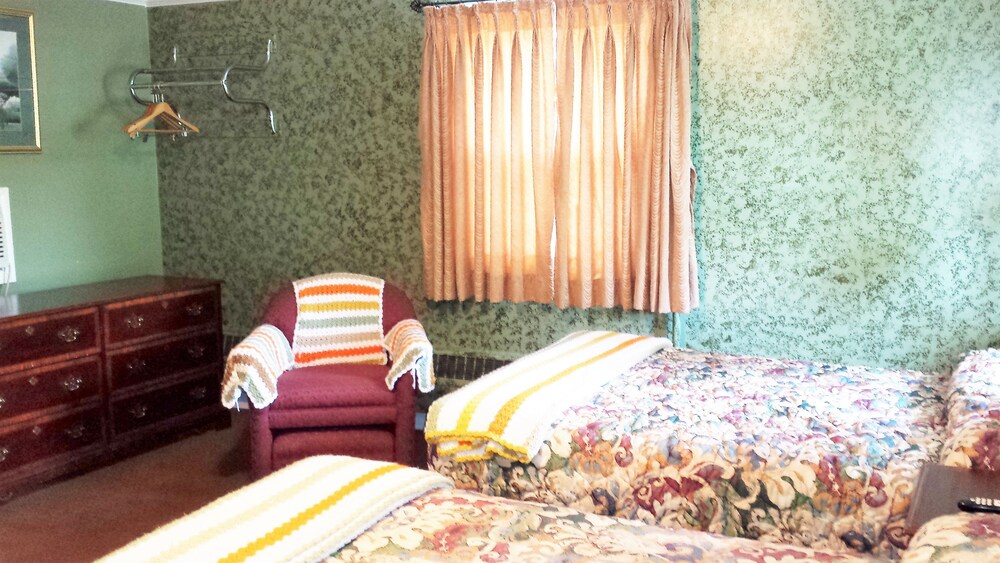 St Charles Motel - photo 7