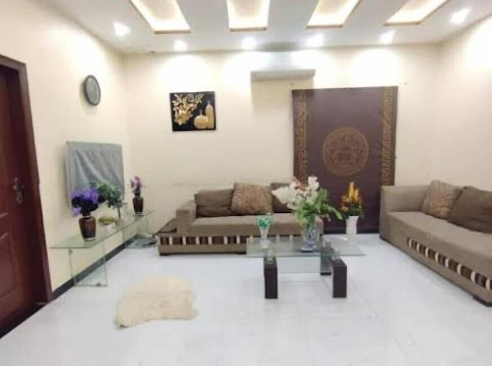 Hotel Seven Lodges - last minute hotel in Karachi