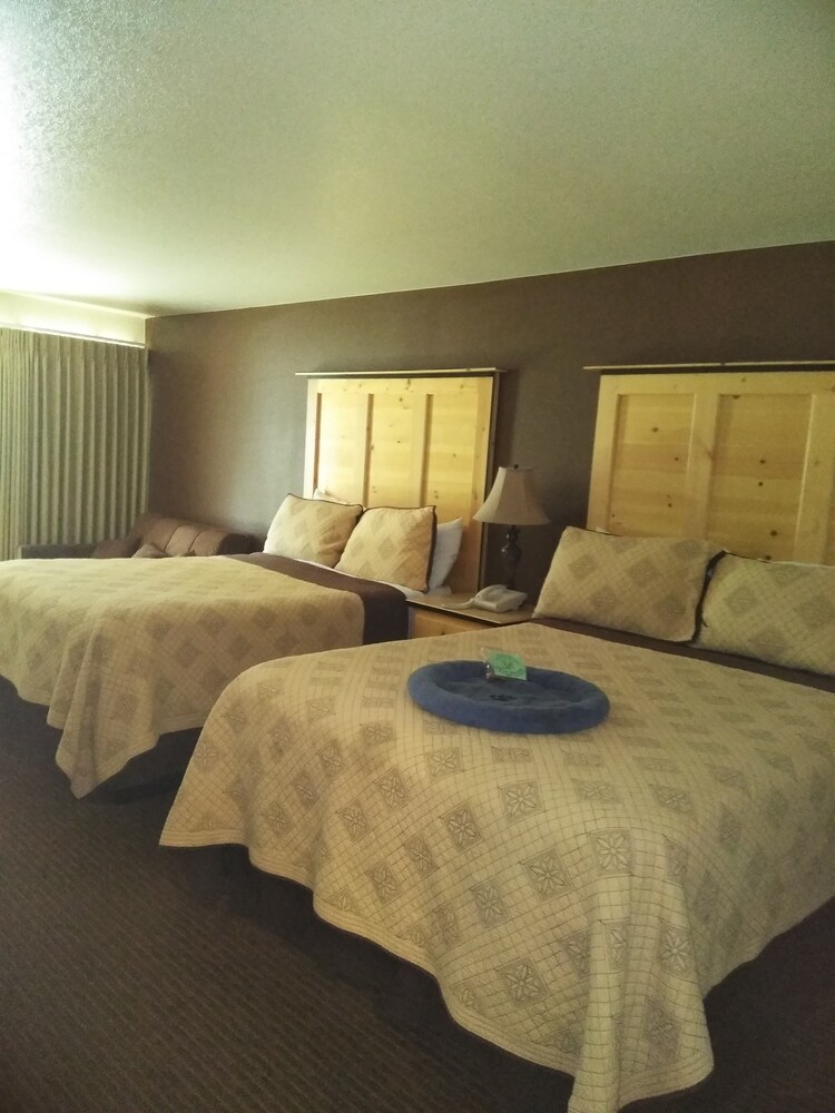Sisters Inn And Suites - photo 7