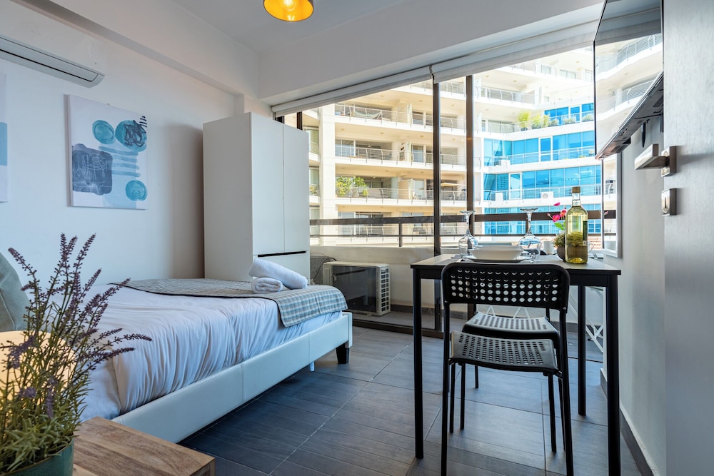 Burst Chic Studio & Balcony in Larnaca