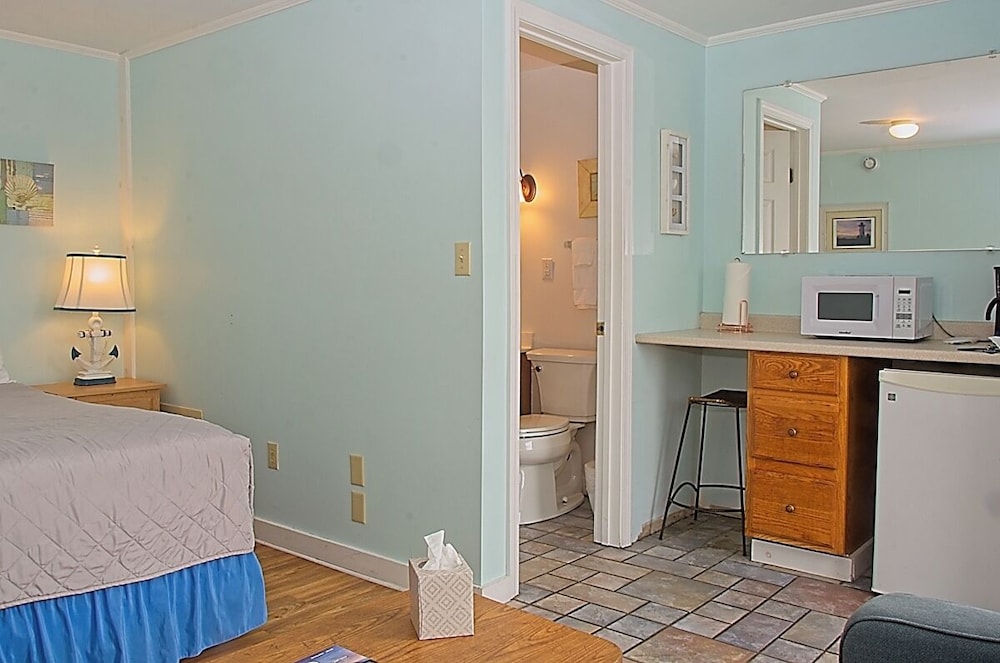 Vineyard Harbor Motel Private Beach - photo 151