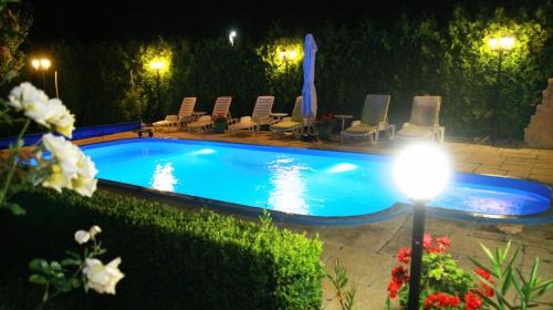 Mézesvölgy Vendégház — hotel in Veresegyhaz