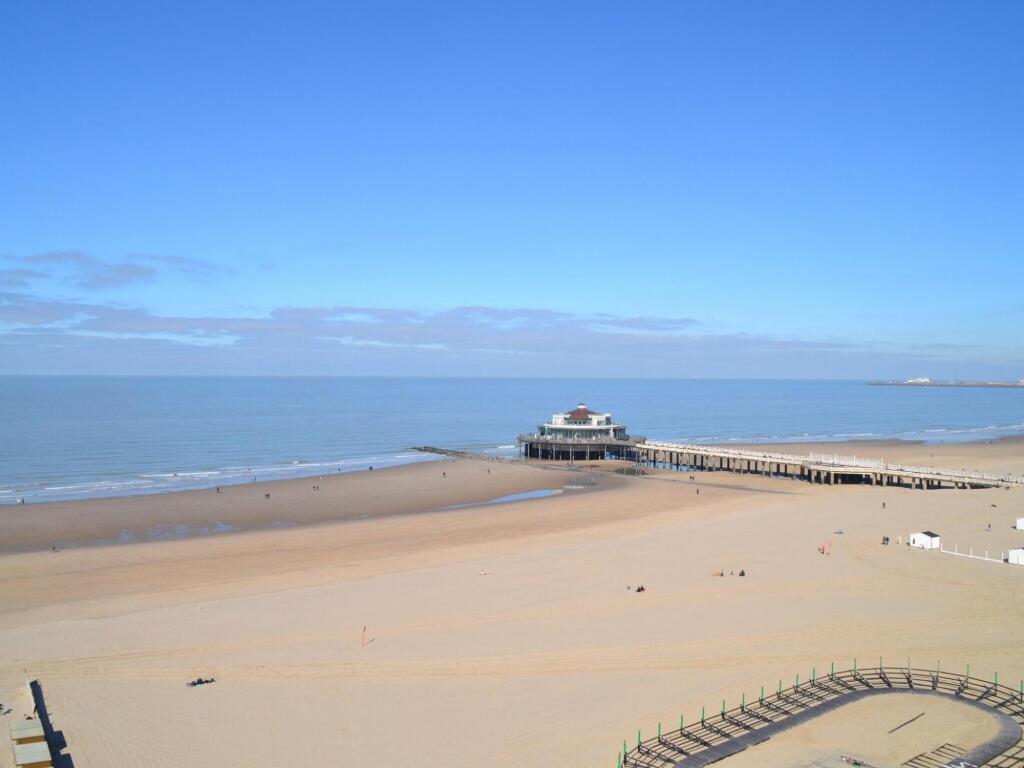 Penthouse by the Sea with Stunning Rooftop Views — 4-Star Luxury Hotel in Blankenberge, Belgium