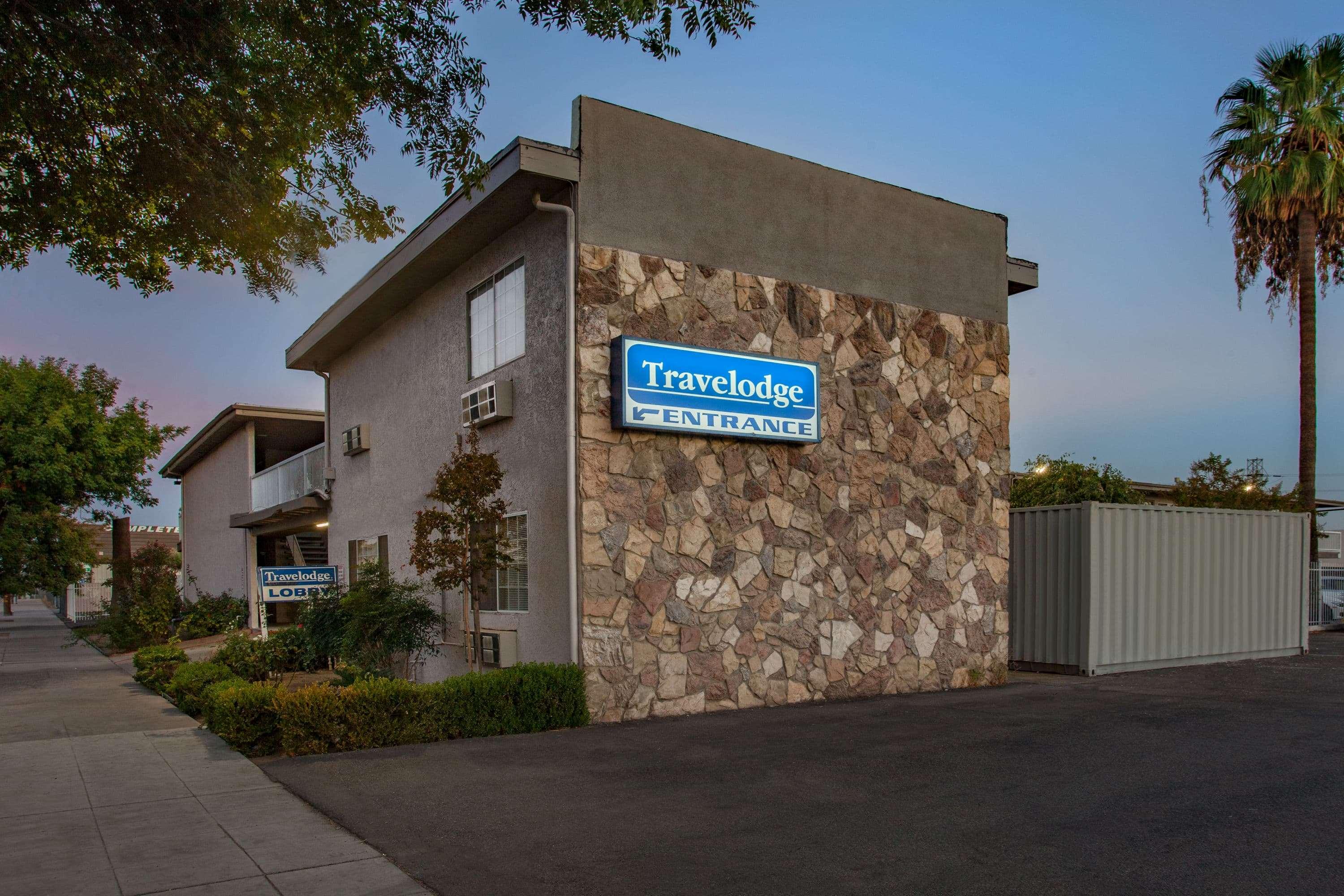Travelodge by Wyndham Fresno Yosemite Area - photo 2