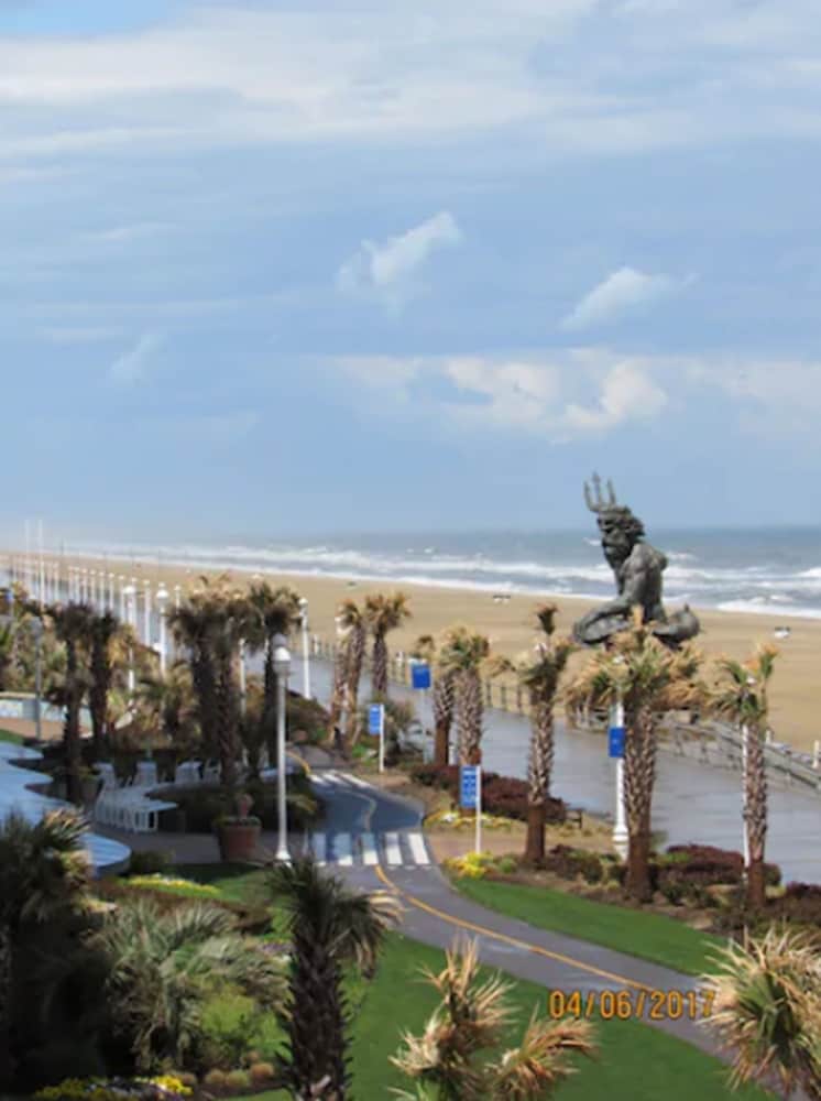 Oceanfront Inn - photo 31