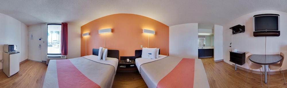 Motel 6 Newnan GA - photo 5