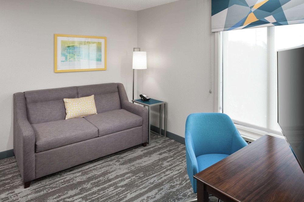 Hampton Inn & Suites Miami Doral Dolphin Mall - photo 16