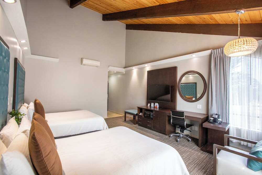 Munras Inn - photo 17