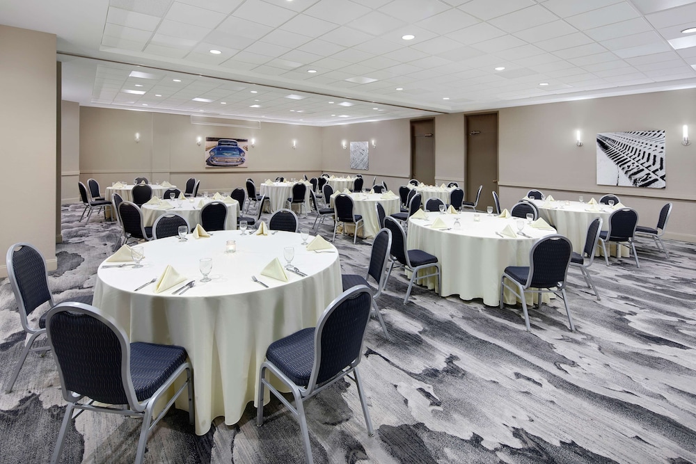 Embassy Suites by Hilton Detroit Troy Auburn Hills - photo 76