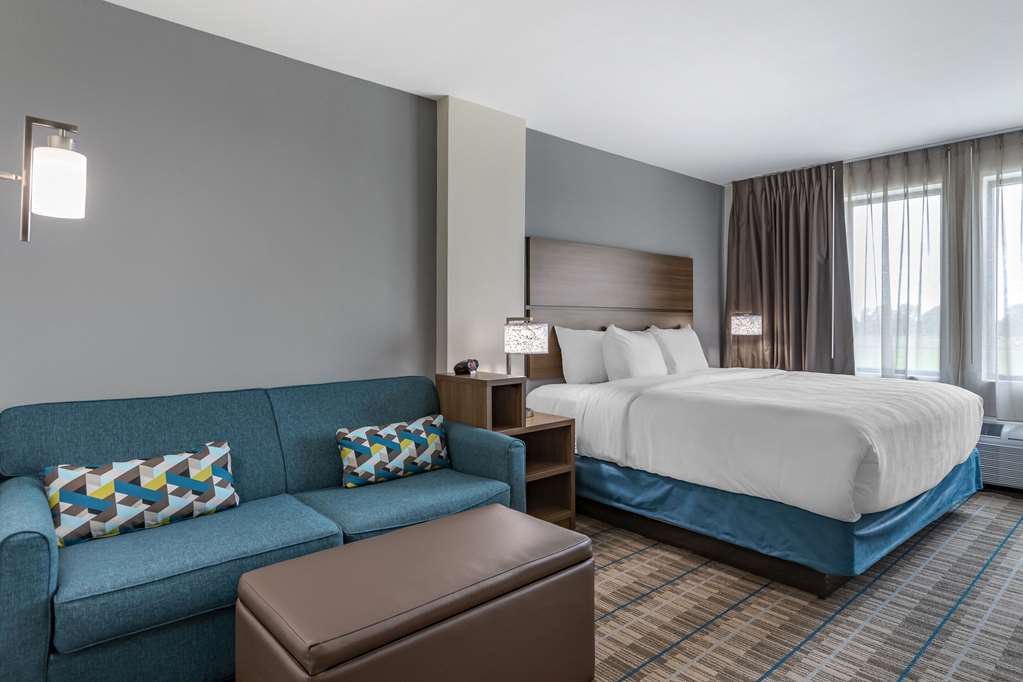 MainStay Suites Milwaukee Franklin - photo 8