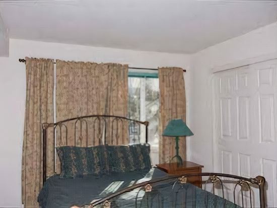 Spike's Place - photo 6