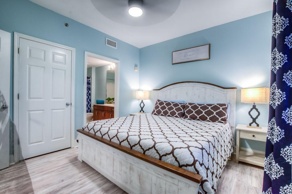 Laketown Wharf Resort by Aneliya's Rentals - photo 207