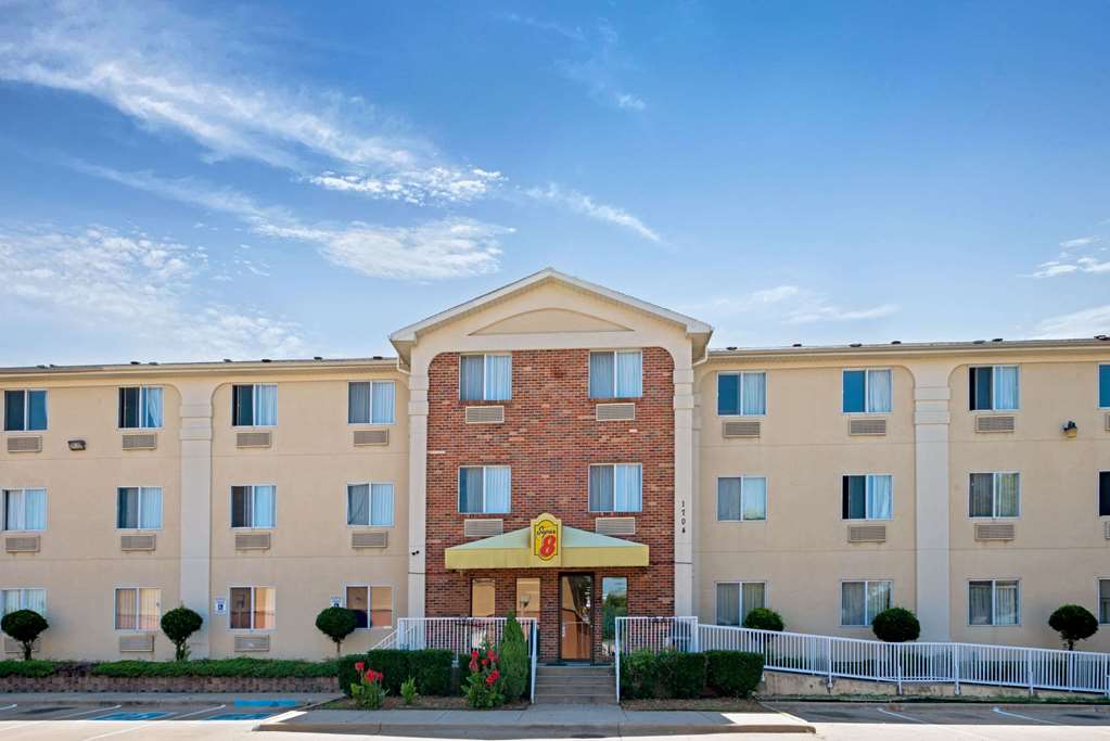 Super 8 by Wyndham Plano Dallas Area in Plano, United States
