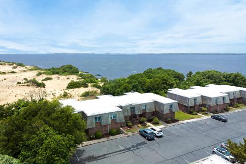 The Mermaid Lounge — 4-Star Luxury Hotel in Nags Head, United States
