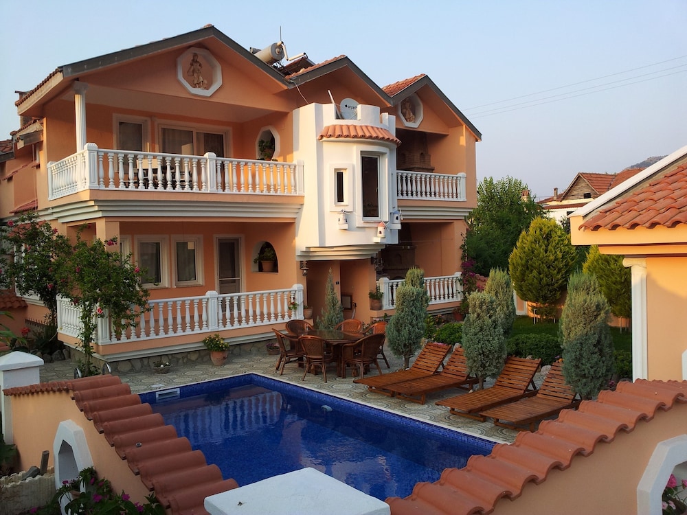 Dalyan Palace - carbon neutral hotel in Ortaca
