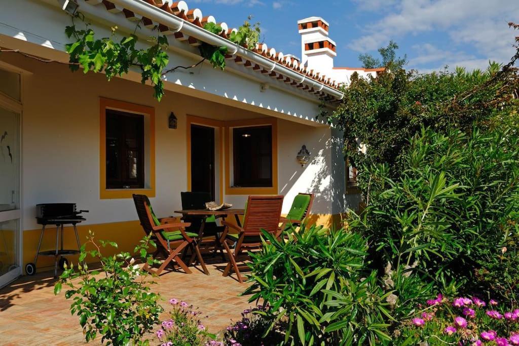 Vale do Guizo: Casa Poente on the contryside close by the sea. — 4-Star Luxury Hotel in Aljezur, Portugal