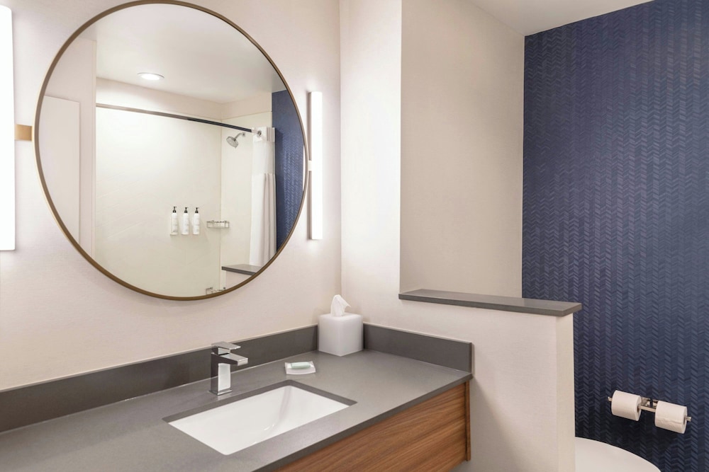 Fairfield by Marriott Inn & Suites Detroit Taylor - photo 18