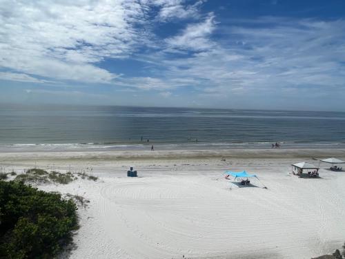 Sea Oats Condominiums — 5-Star Luxury Hotel in Saint Pete Beach, United States