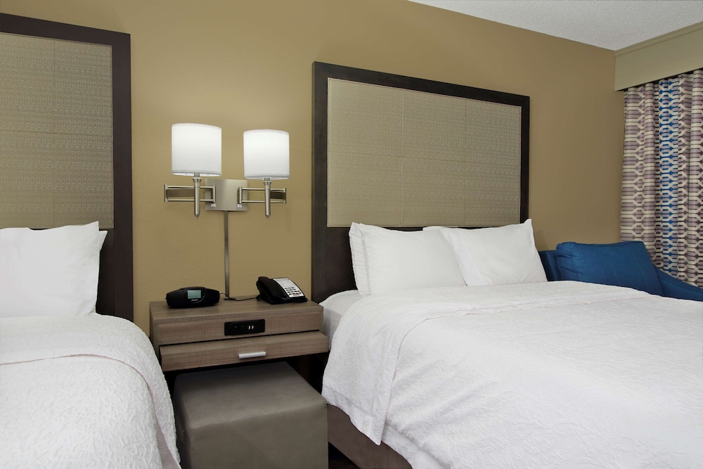 Hampton Inn Madison - photo 13