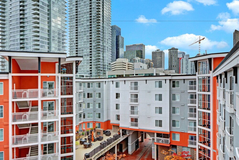 Fountain Court Jewel Suite Two Bedroom Apartment — 4-Star Luxury Hotel in Seattle, United States