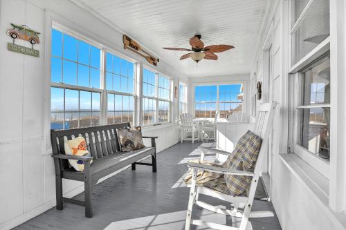 The Beach Fact Oar by Oak Island Accommodations - photo 33