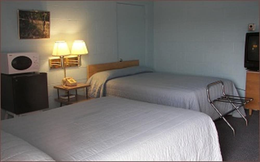 Holiday Host Motel - photo 2