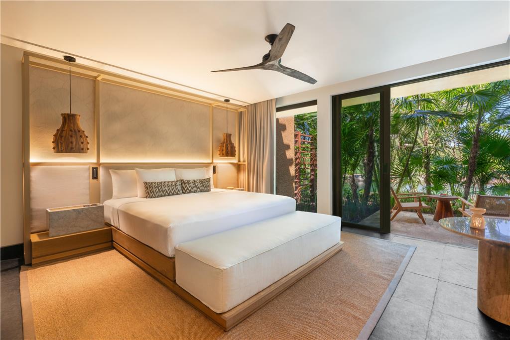 BTMXMY THREE BEDROOM FAMILY RESIDENCE MASTER BEDROOM