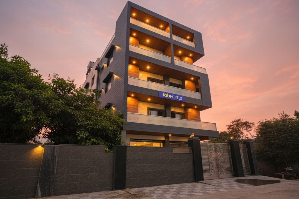 Fabhotel Vibe - last minute hotel in Noida
