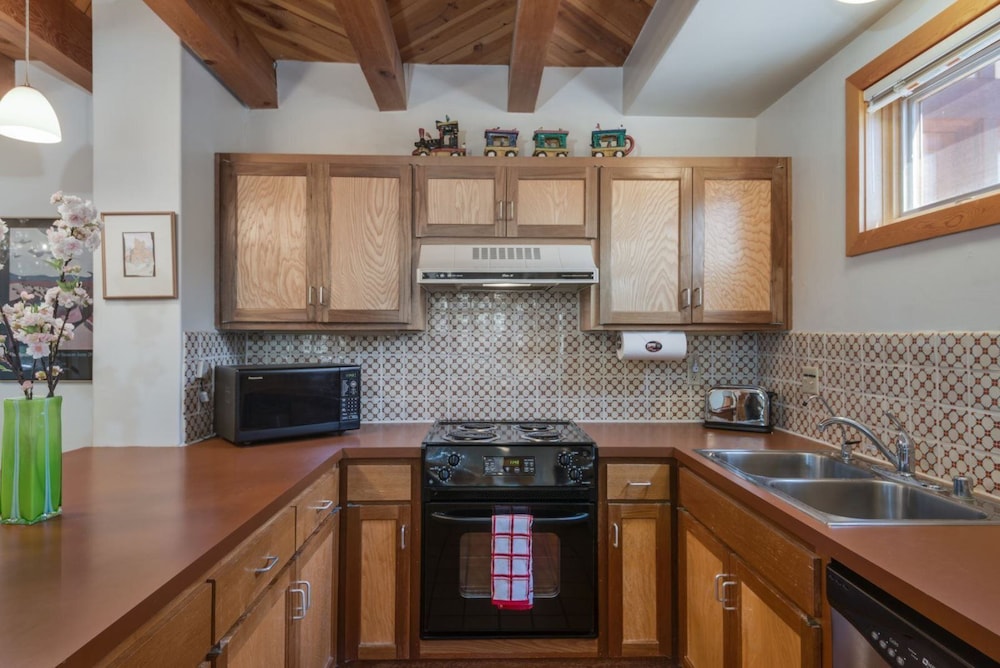 Acoma Majestic Views Near the Santa Fe Opera and Four Seasons in Tesuque - photo 8
