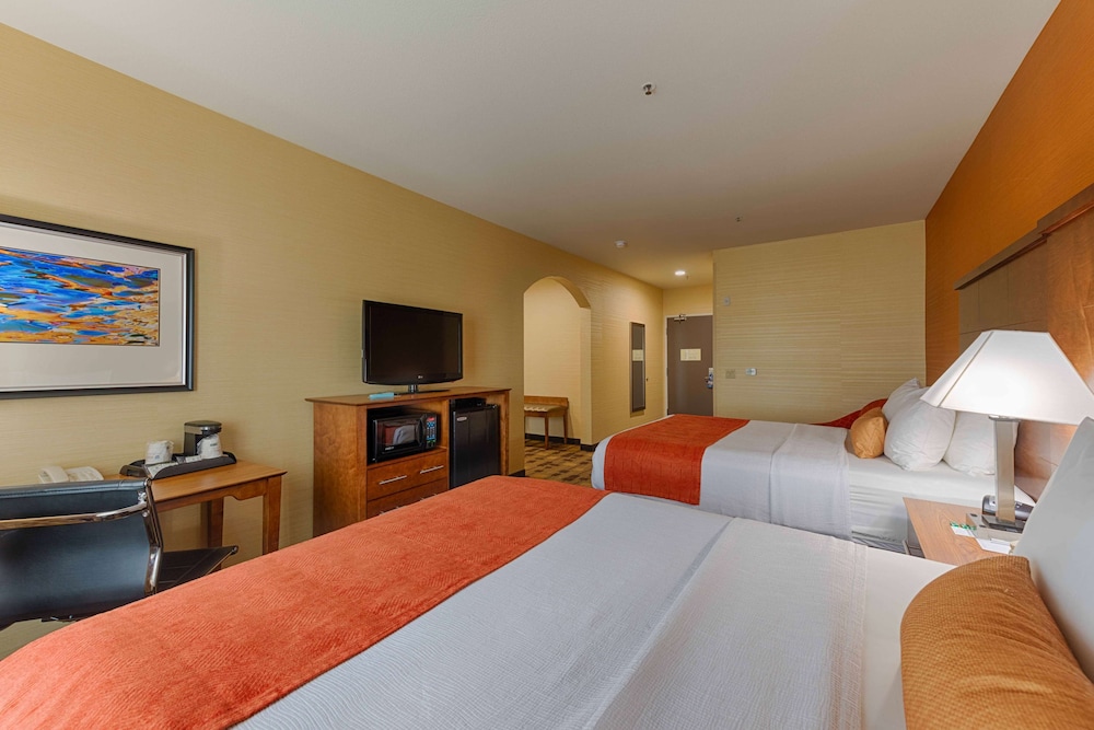 Best Western Plus Delta Inn & Suites - photo 13