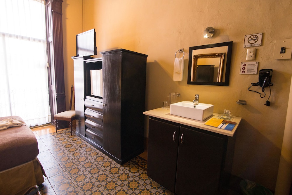 Bathroom sink