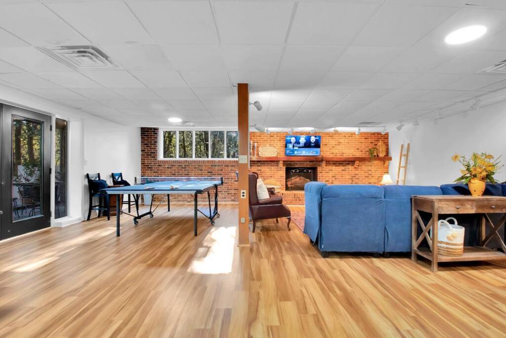 Cozy Retreat near Paris Mtn State Park Sleeps 12 in Greenville, United States